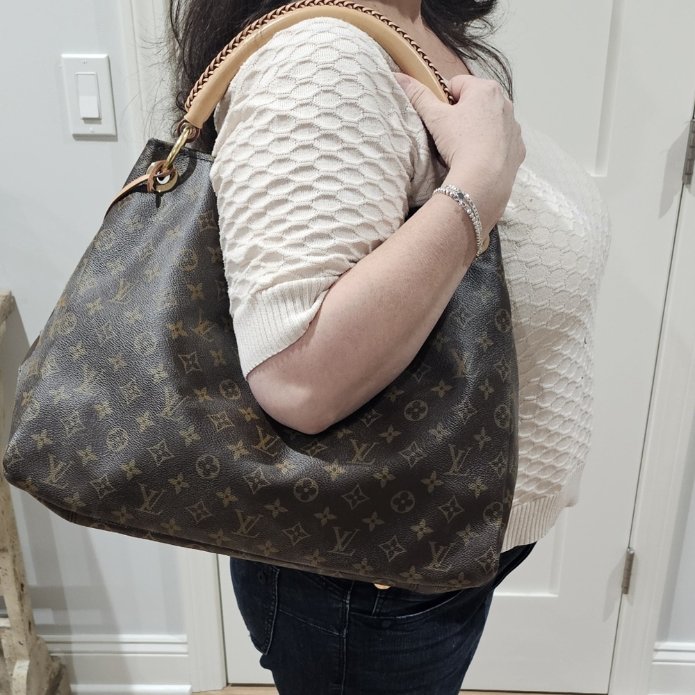 Louis Vuitton Artsy MM Monogram Hobo Bag, Read Description - Picture 15 of 16